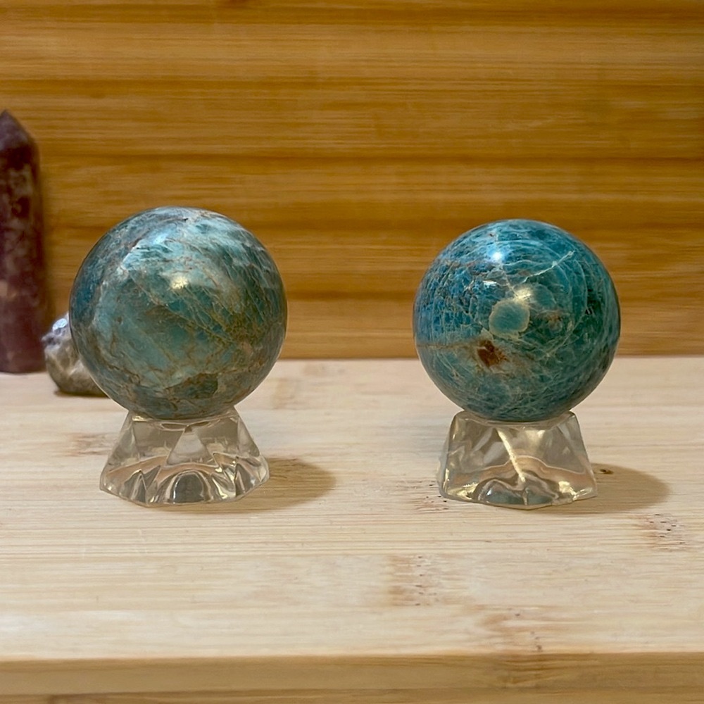 Neon Blue Apatite Sphere 🩵 w/ Gemmy Areas everywhere - Picture 12 of 12